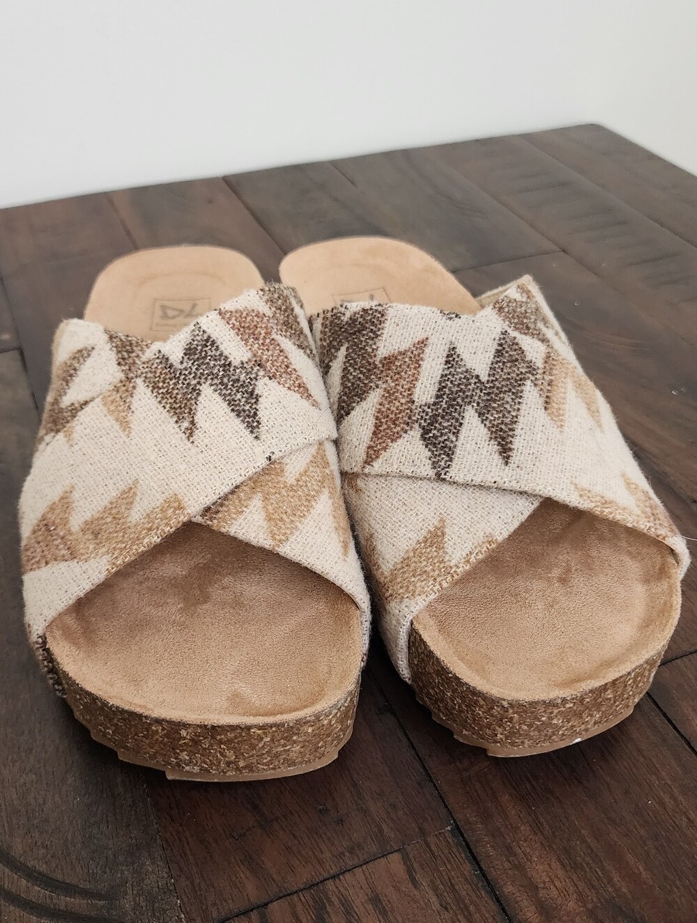 Dirty Laundry Beige & Brown Print Crisscross Slide Sandals Sz 7.5 Granola Girl